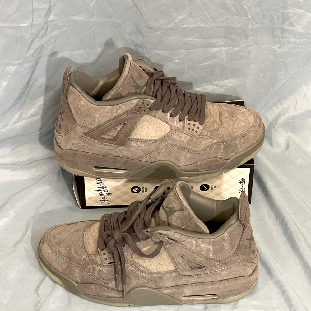 Air Jordan 4 retro KAWs sz10.5 Deadstock